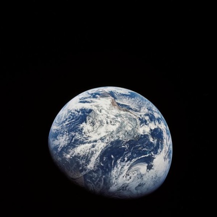 600px-As08-16-2593